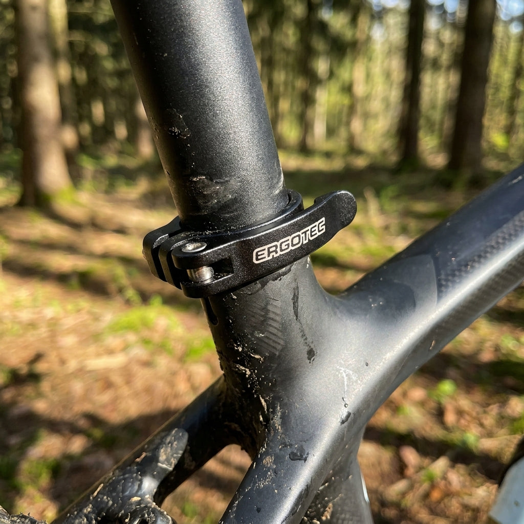 ERGOTEC SCQ-200 Sattelklemmschelle, schwarz sandgestrahltes Aluminium mit Schnellspanner für schnelle Höhenverstellung am Fahrrad.