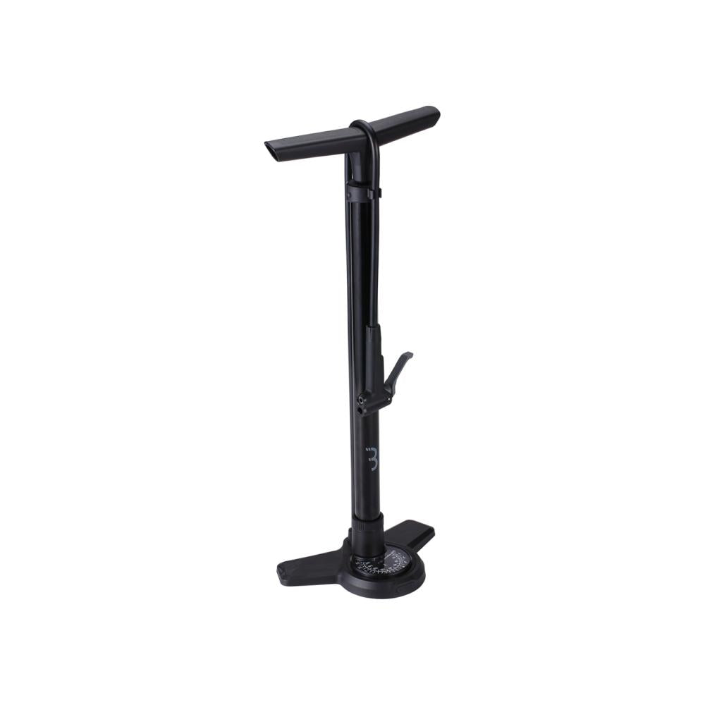 Schwarze BBB Cycling AirBoost BFP-28 Standpumpe mit Manometer und Hochdruckschlauch für Fahrräder.