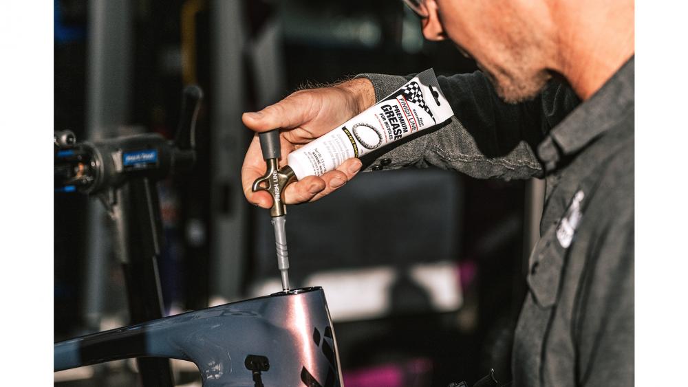 Finish Line Premium Fett Trilinium 100g Tube - Hochleistungsfett für Lager, Steuersätze, Tretlager und Naben, wasserfest, korrosionsschützend, extreme Druckbeständigkeit