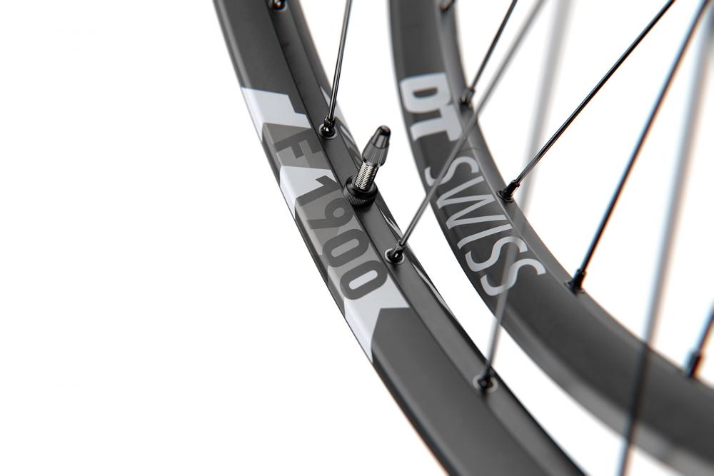 DT Swiss F1900 Classic 29" MTB-Laufrad in Schwarz, robustes Vorderrad für Bikepark und Downhill.