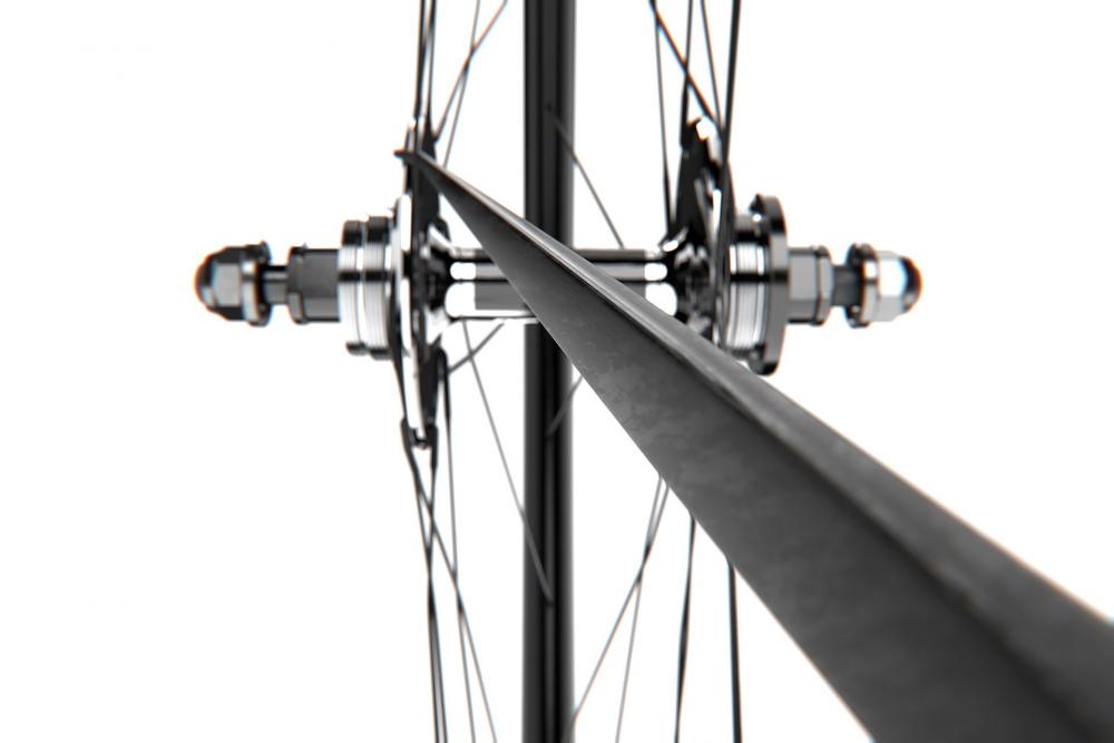 DT Swiss T 1800 Classic 30 schwarzes Fixie-Laufrad: Detailaufnahme von Nabe, Speichen und Felgenprofil.
