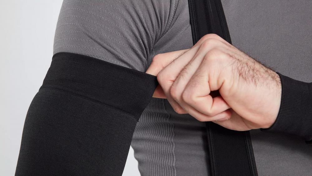 SEAMLESS ARM WARMER BLK M/L - Armwärmer - Bekleidung