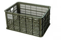 Moosgrüne Basil Crate L Fahrradkiste 40L aus recyceltem Kunststoff für Einkäufe und Alltag, MIK-kompatibel.