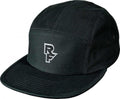 Schwarze Race Face 5 Panel Cap mit weißem RF-Logo, stylische Bike-Kappe für Trail und Alltag.