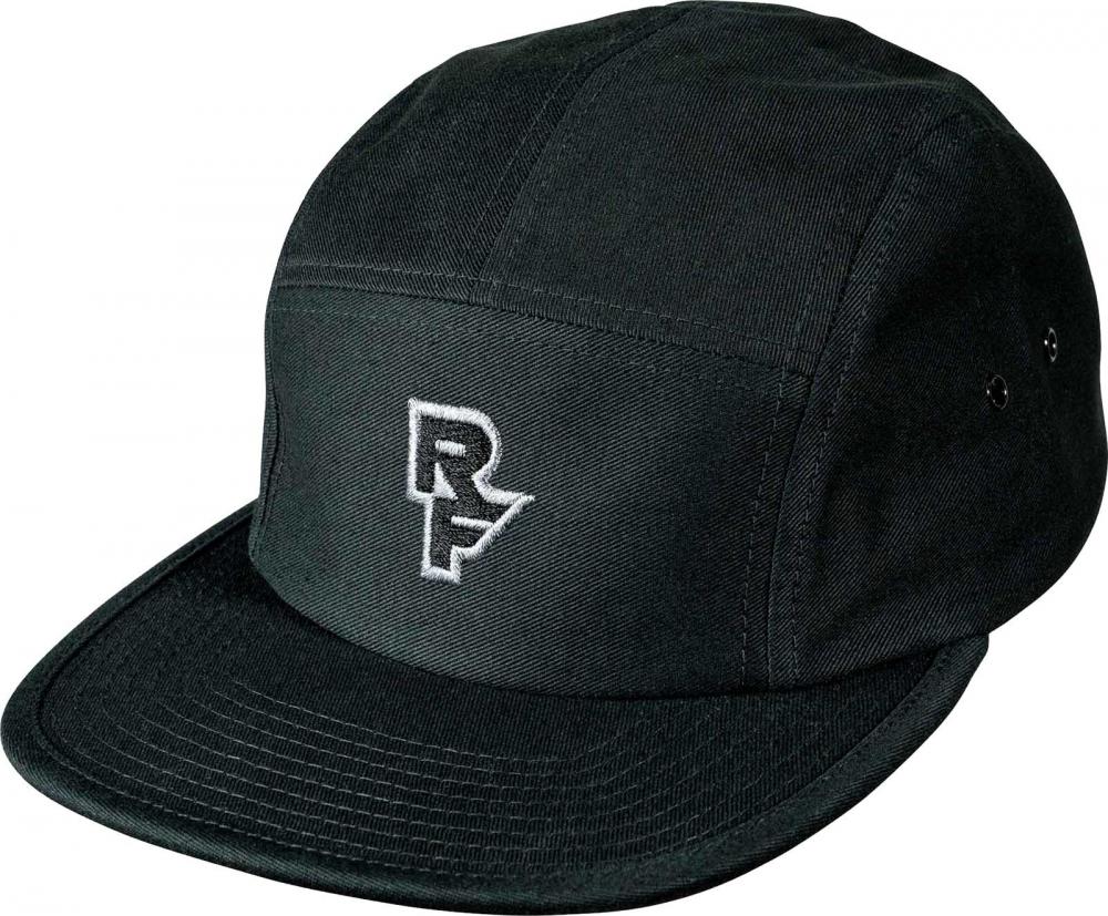 Schwarze Race Face 5 Panel Cap mit weißem RF-Logo, stylische Bike-Kappe für Trail und Alltag.