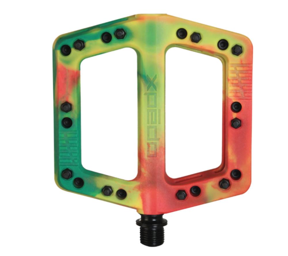 Xpedo FELIX Special Edition Plattformpedal Tri-Color Rasta 109 × 109 × 16 mm Nylon-Körper CrMo-Achse 340 g