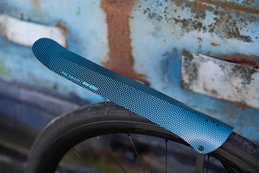 Ass Savers WRS-2 Win Wing 2 Road Spritzschutz HR, blue dots, ultraleichtes 64g Schutzblech für Rennräder bis 35mm Reifen, werkzeugfreie Montage