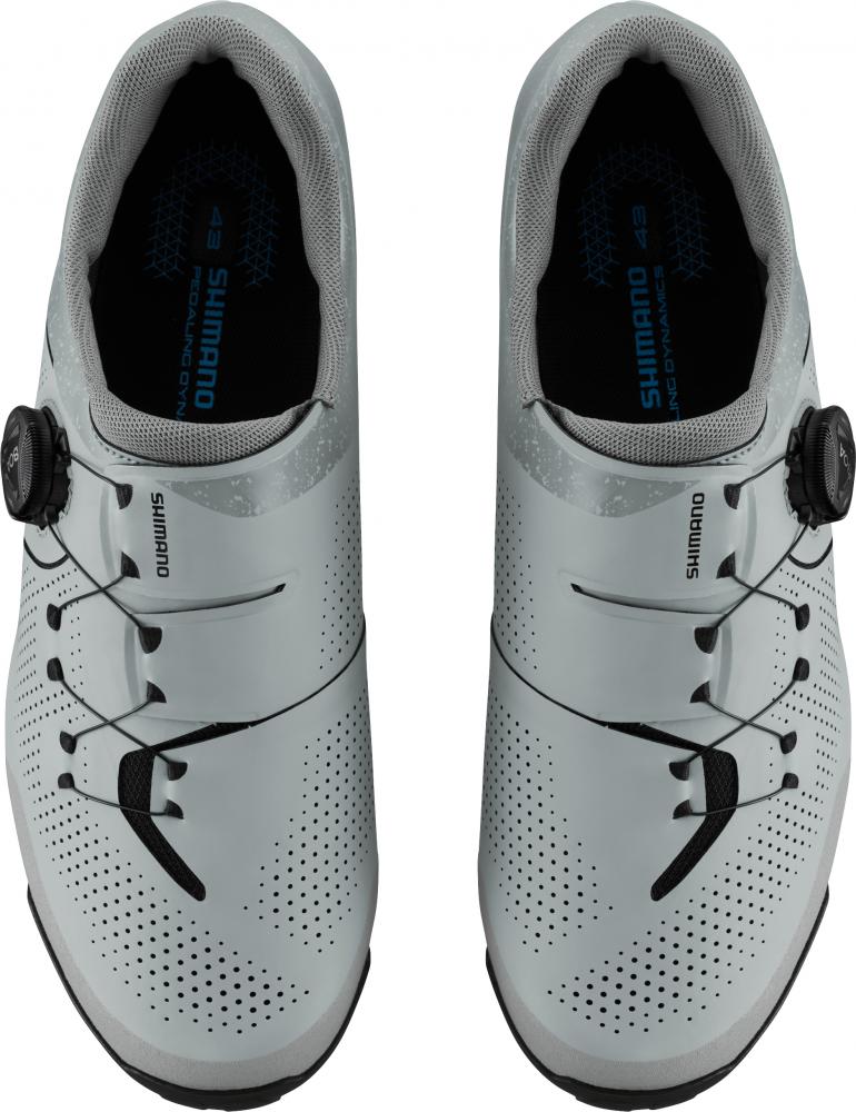 Graue SHIMANO XC302 MTB SPD Fahrradschuhe Herren/Damen, Größe 48, mit BOA-Verschluss von oben.