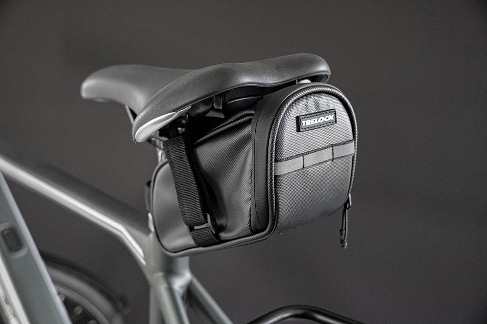 TRELOCK Satteltasche ZR 355 150 mit flexibler Diebstahlsicherung am Fahrradsattel.