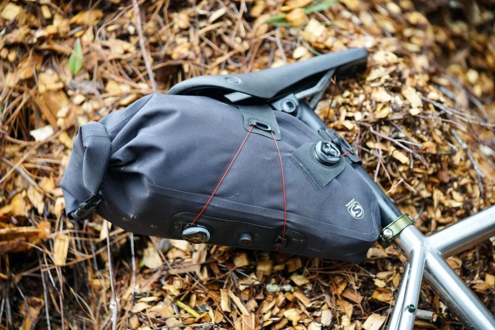 SILCA Grinta Adventure Bag - Wasserdichte Roll-Top Satteltasche 2-5 Liter, robuster BOA-Verschluss, aus recyceltem Material, ideal für Bikepacking und Abenteuer