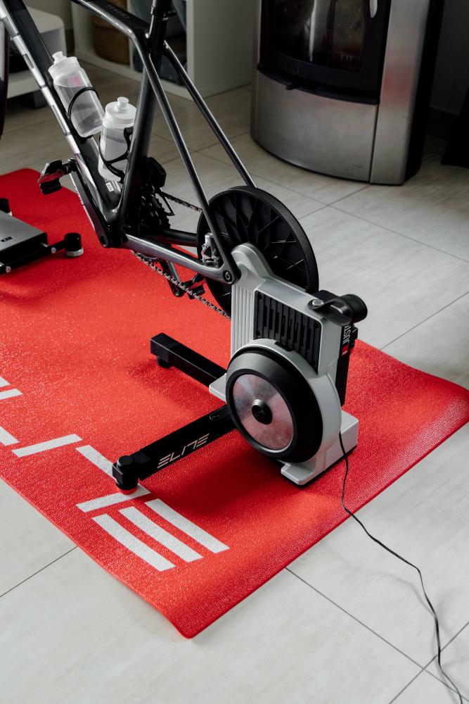 ELITE Rollentrainer Justo 2 - interaktiver Smart-Trainer mit 12-fach Kassette