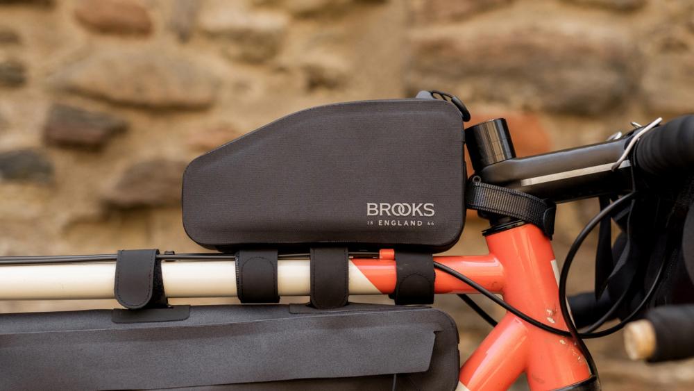 BROOKS Scape Top Tube Bag Black - wasserdichte Oberrohrtasche 0,9 Liter aus 600D Polyester mit Hypalon-Details - 100 g leicht, 210x40x110 mm