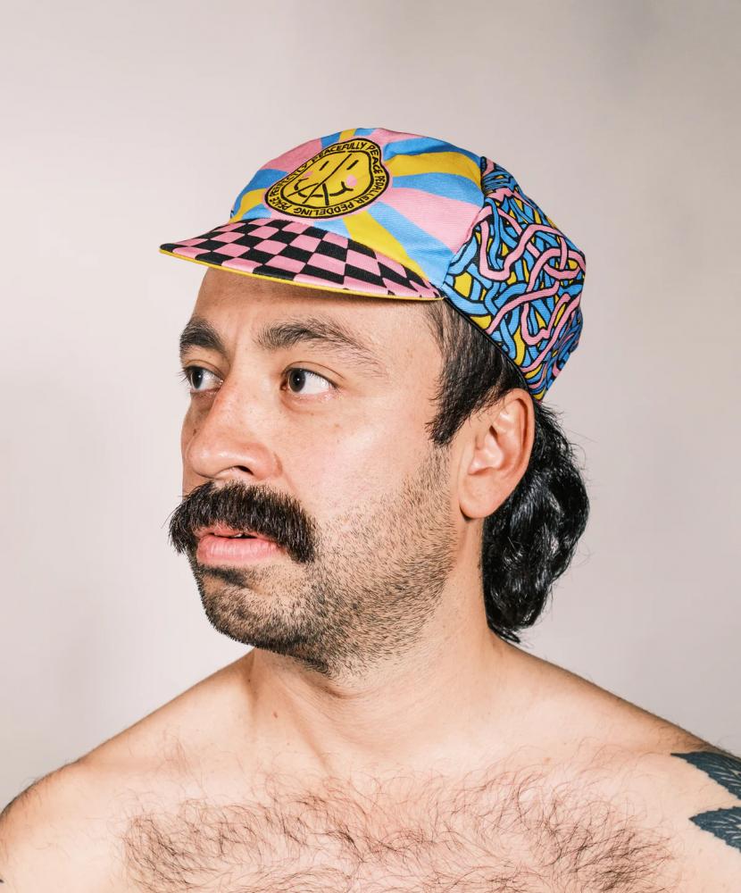 Ass Savers Cap BITS N' PEACES Special Edition 100% Baumwolle, unisex, mit Jody Barton Design, von Modell getragen.