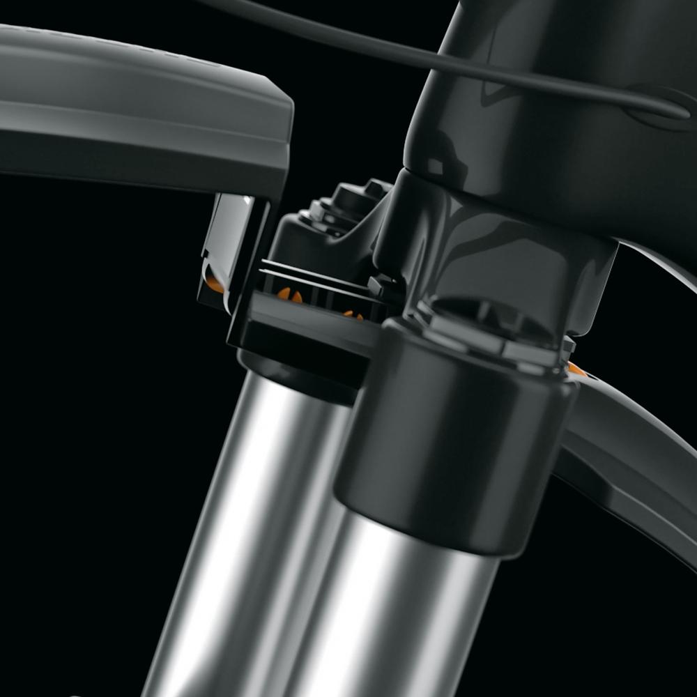 SKS Shockblade Dark Vorderrad-Schutzblech für MTB/Trekking, schwarz, an Fahrradgabel mit orangen Akzenten.