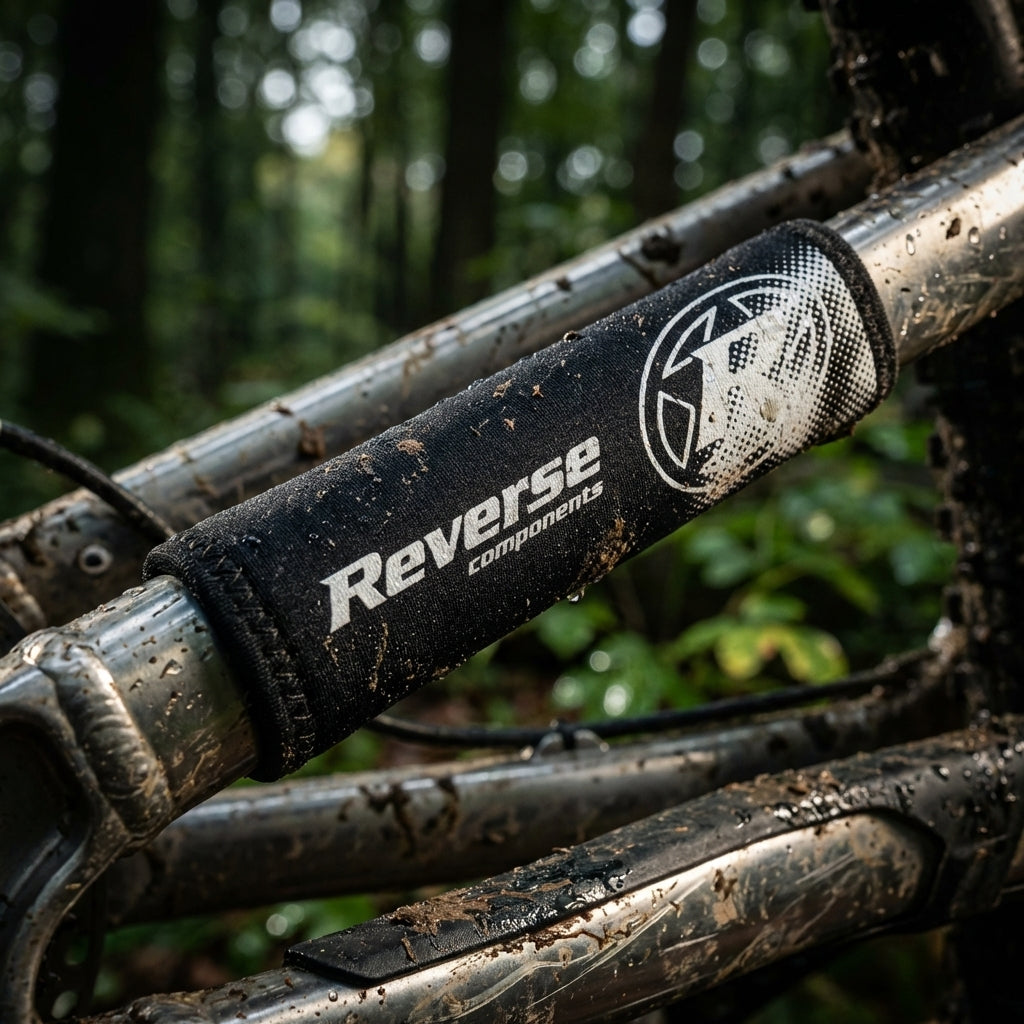 Reverse Kettenstrebenschutz aus schwarzem Neopren für MTB Rahmen zum Schutz vor Lackschäden und Kettengeräuschen.