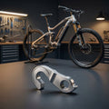 XLC Schaltauge DO-A100 für Haibike E-Bike Schnellspanner, vor Haibike XDURO/SDURO in Fahrradwerkstatt.