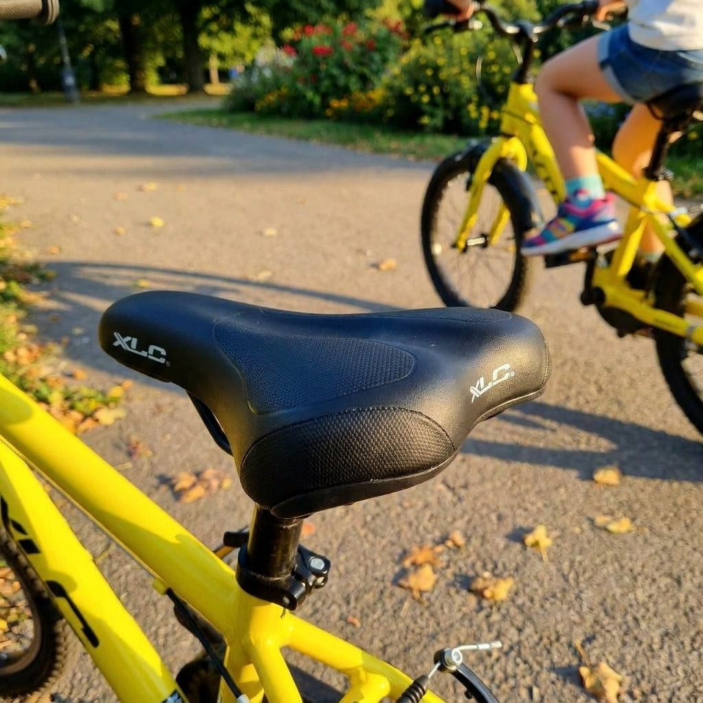 XLC Kinder-Sattel SA-K04 für Kinderräder, inklusive Sattelstütze. Ergonomischer Fahrradsattel für Komfort und Sicherheit.