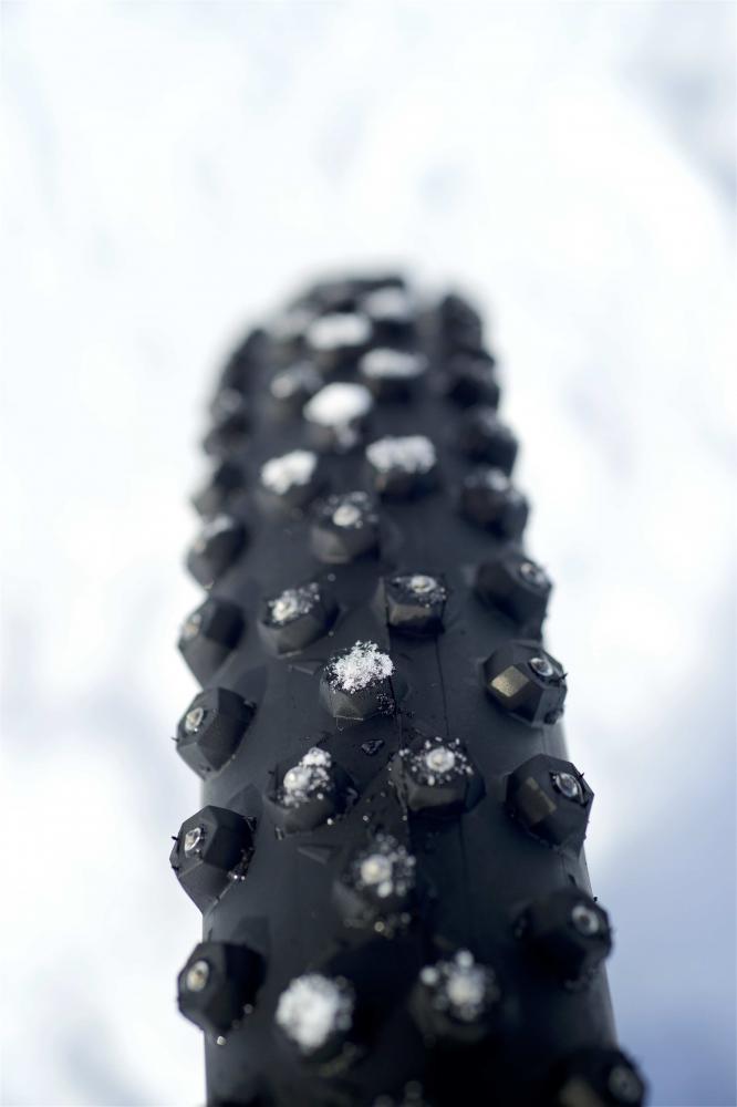 Schwalbe Drahtreifen ICE SPIKER PRO Performance 28x2,6 Zoll (65-622) Schwarz - maximaler Grip auf Eis und Schnee