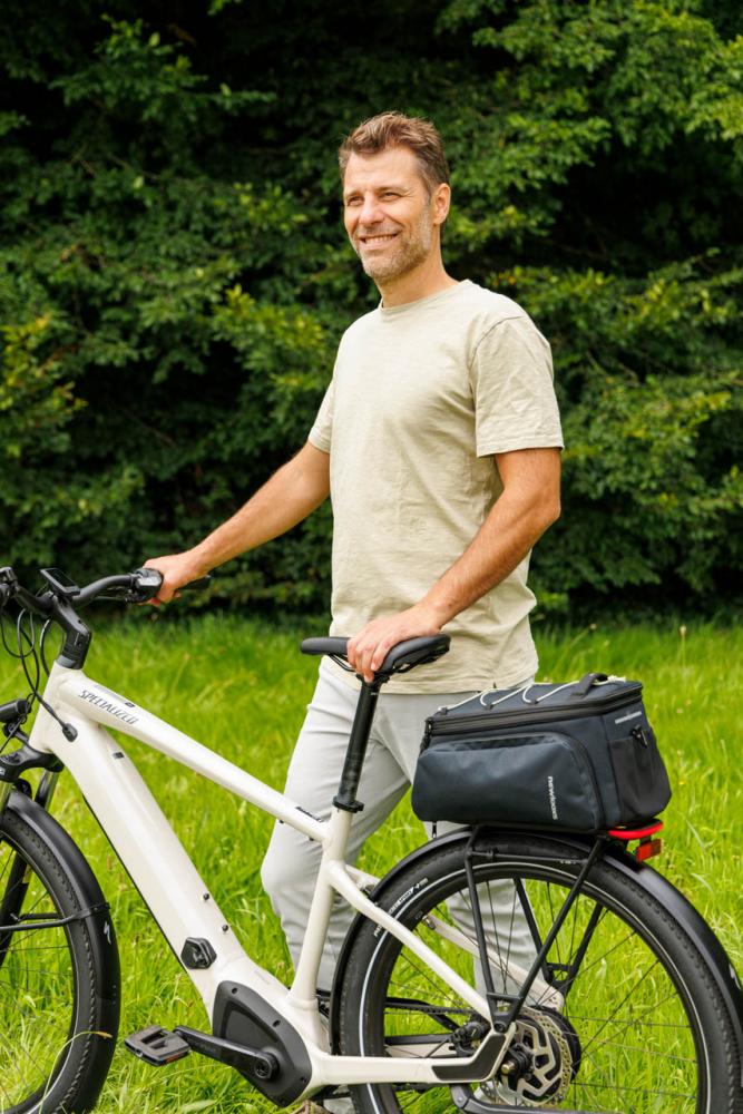 New Looxs Radtasche Sports Trunkbag RT2 31L Black - erweiterbare Gepäckträgertasche mit Snapit 2.0