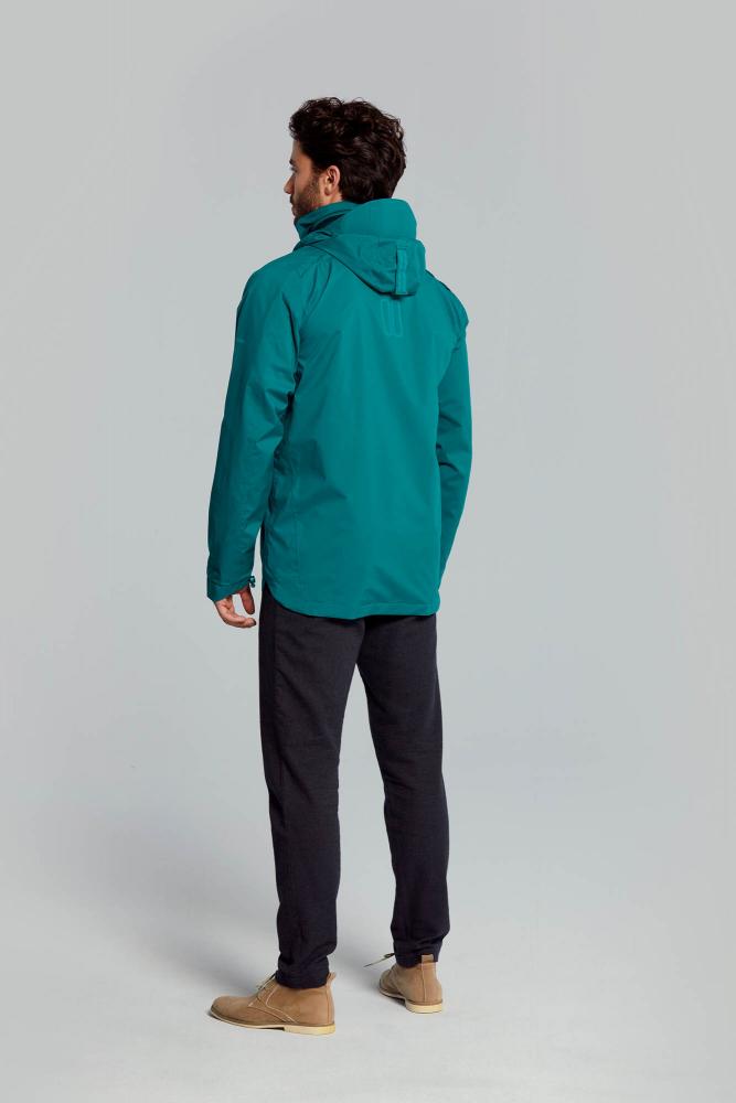 Mann von hinten in tealgrüner Basil Skane Herren Regenjacke XXL, wasserdicht, atmungsaktiv, mit Kapuze.