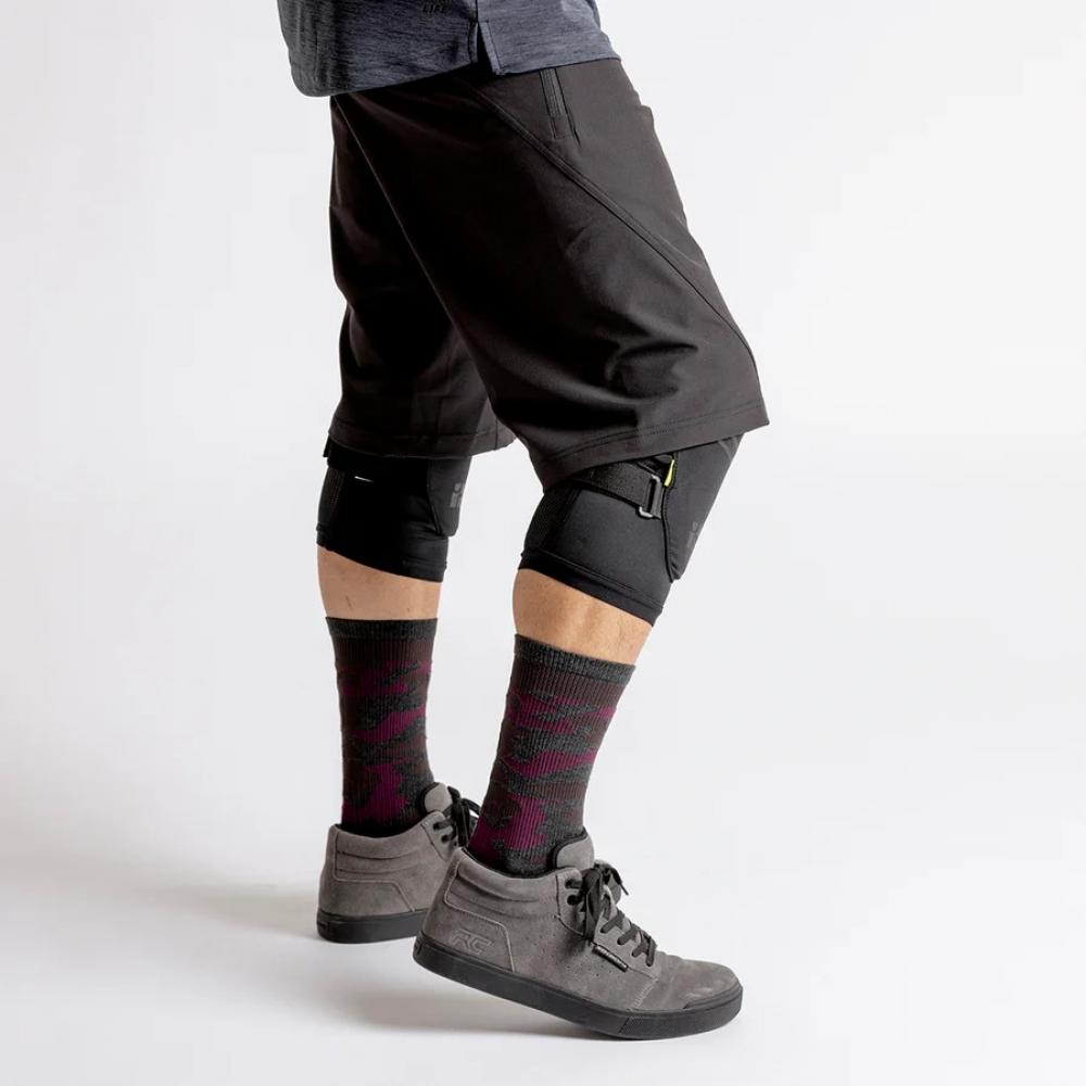 IXS Sports Division iXS Carve Evo Shorts L black - flexible MTB-Shorts mit X-Stretch
