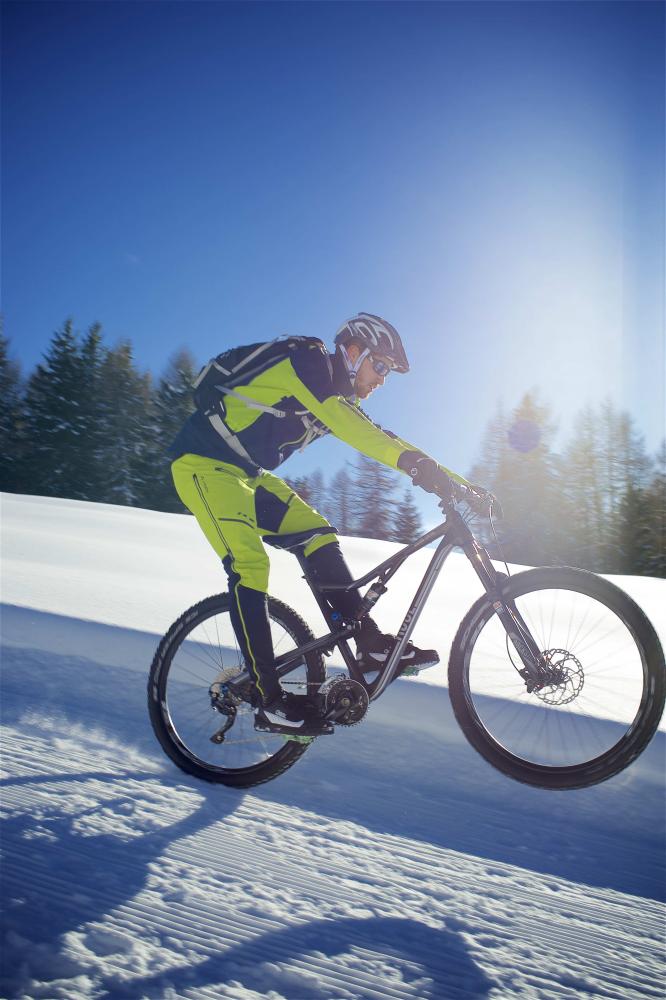 Schwalbe Drahtreifen ICE SPIKER PRO Performance 28x2,6 Zoll (65-622) Schwarz - maximaler Grip auf Eis und Schnee