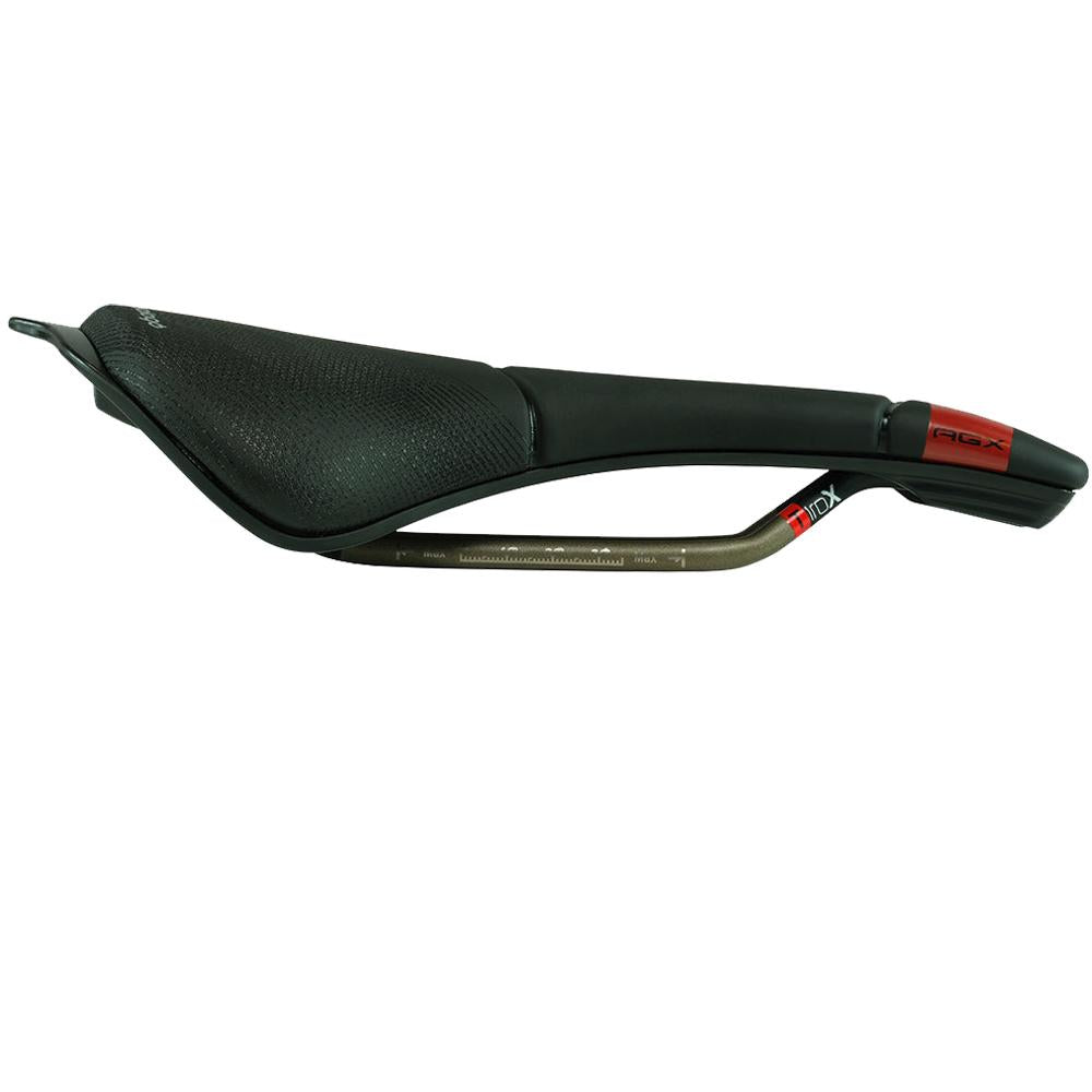 Schwarzer Prologo Scratch M5 AGX Space Sattel 147 mm für Gravel und Touring in der Seitenansicht.