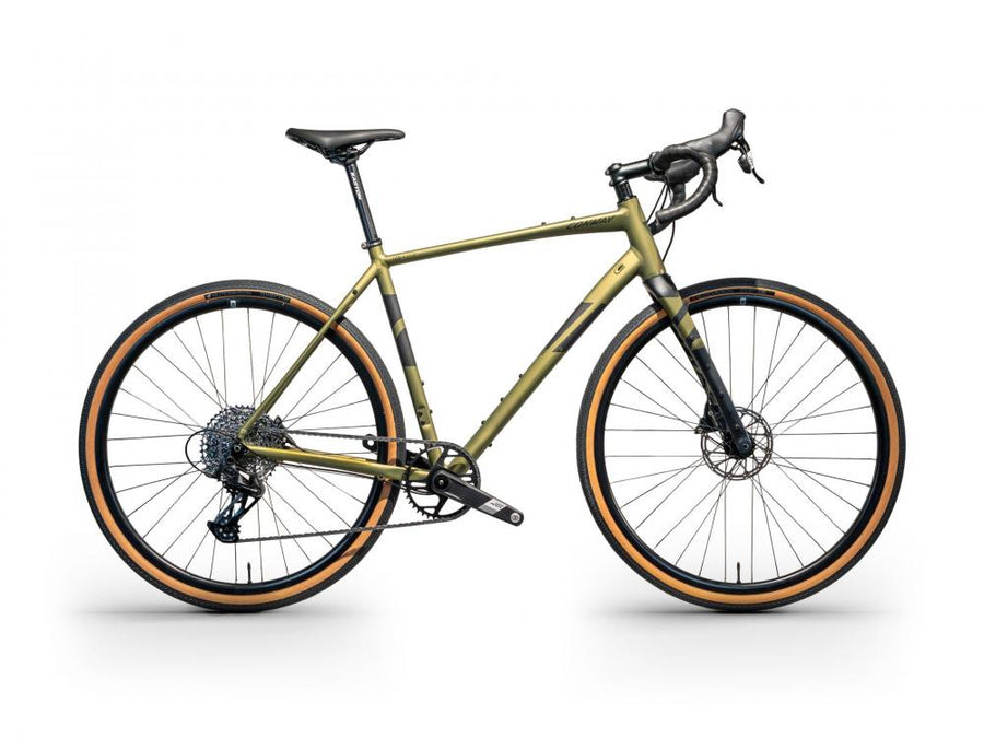 CONWAY Gravelbike "GRV 4.0 SE" (#1), Diamant, 28", bronze matt, 12-Gang SRAM "Apex", 51 cm / MnnDas Gravelbike besteht aus einem Aluminiumrahmen und ist mit einer 12-Gang SRAM "Apex" Kettenschaltung ausgestattet. An den Laufrädern befinden sich hydraulisc