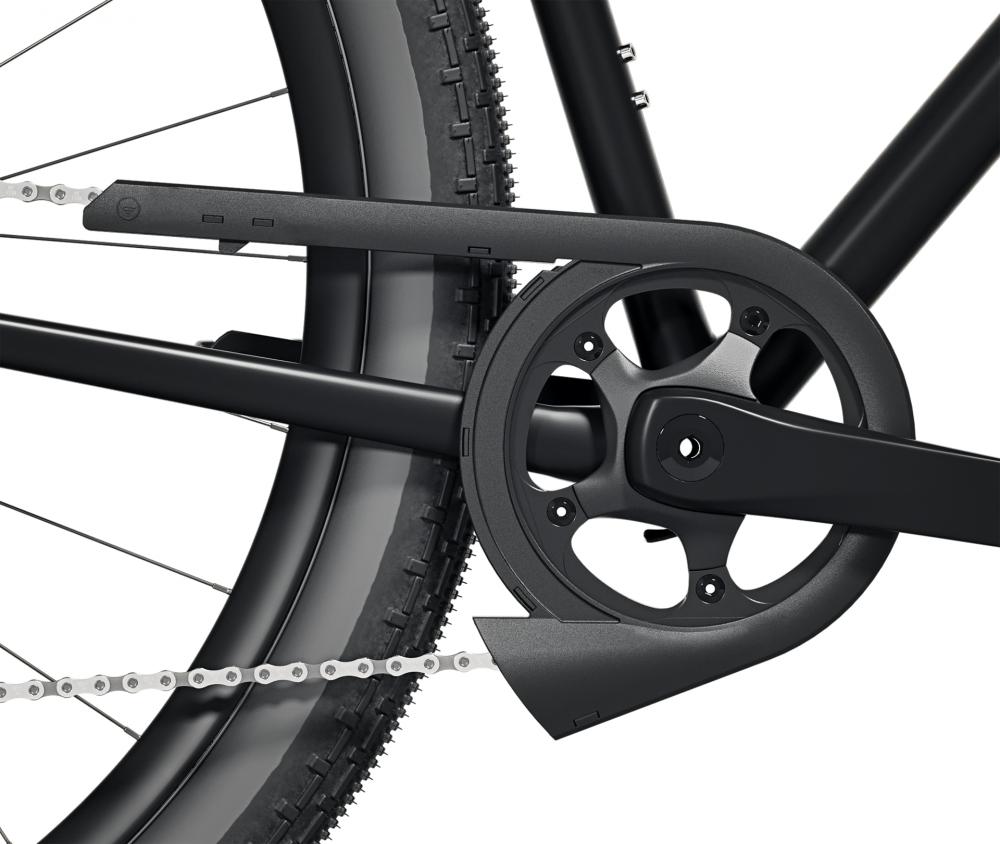 Hebie Chainglider Open Plus Kettenschutz 34 Zähne Schwarz für Kettenschaltungen an einem schwarzen Fahrrad.