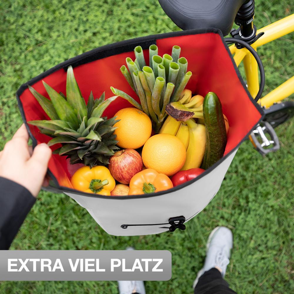 Valkental Gepäckträgertasche ValkBasic reflective 20L am Fahrrad, gefüllt mit Obst & Gemüse, viel Stauraum.