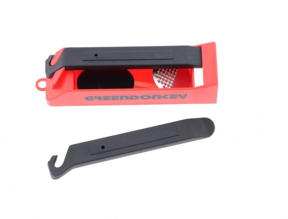 Rotes und schwarzes Greendonkey Reifenheber Flickzeug-Set für Fahrräder.