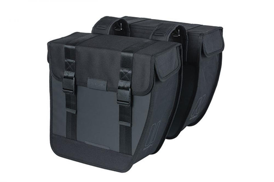 Basil Doppeltasche Tour Waterproof XL schwarz, wasserdichte Fahrradtasche für den Gepäckträger.