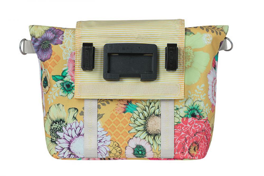 Basil Bloom Field Schultertasche honiggelb mit farbenfrohem Blumenprint und KF-HOOK Fahrradbefestigung.