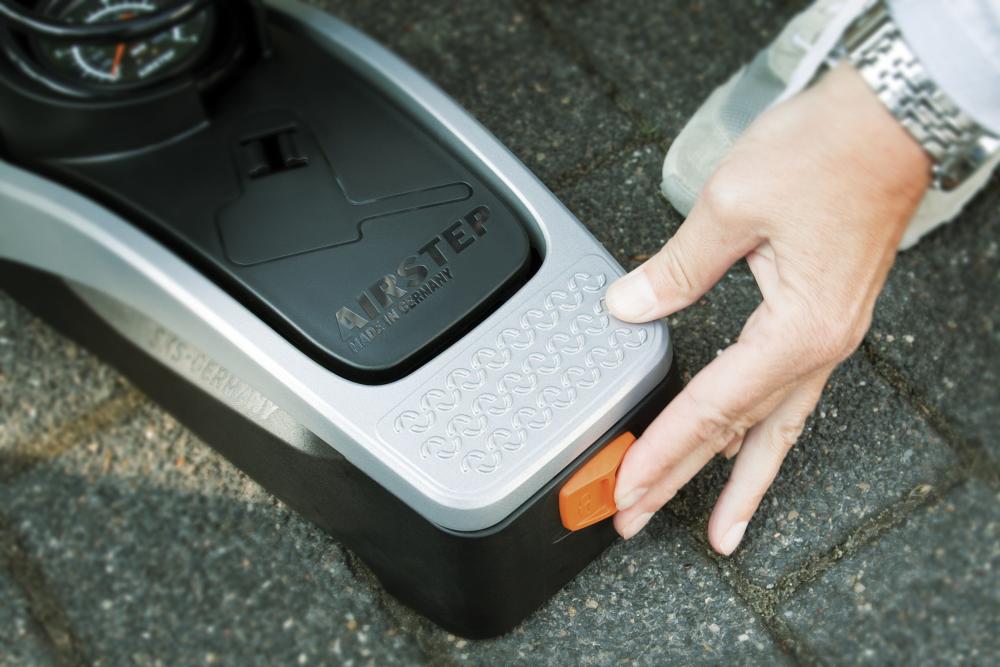 SKS Fußpumpe Airstep - Hochdruck-Standpumpe mit Manometer - Stahlzylinder robuster Trittmechanismus Multi-Valve-Ventilkopf für Auto Dunlop- & Presta-Ventile
