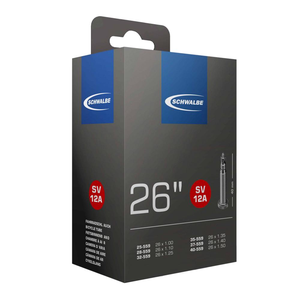 Schwalbe Schlauch SV12A 26x1.00-1.50 Zoll 25/40-559 mit 40mm Sclaverandventil in der Produktverpackung.