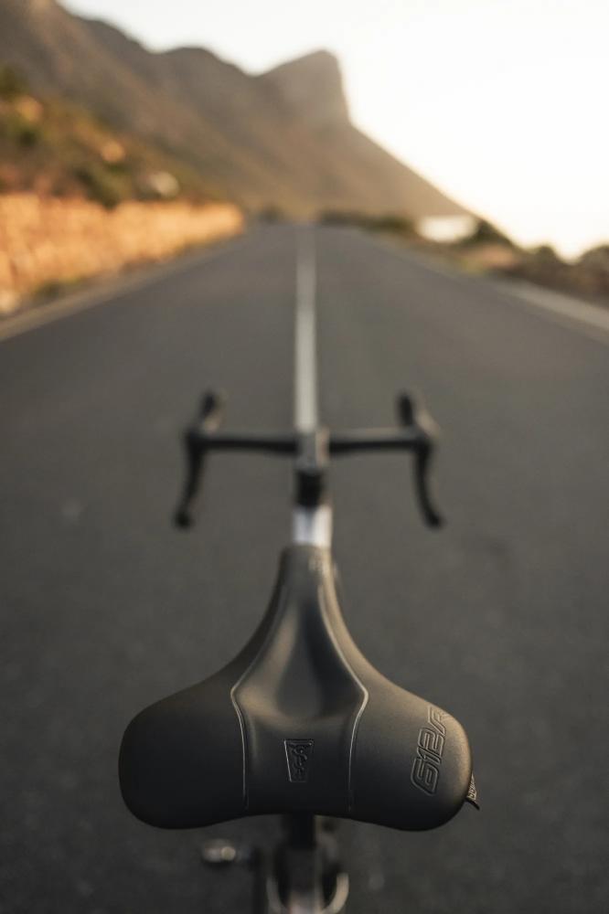 ERGOWAVE SQlab 612 ERGOWAVE R Rennradsattel 12 cm - sportliche Variante mit erhöhtem Heck - Entlastungssystem & ultraleichtem Desig