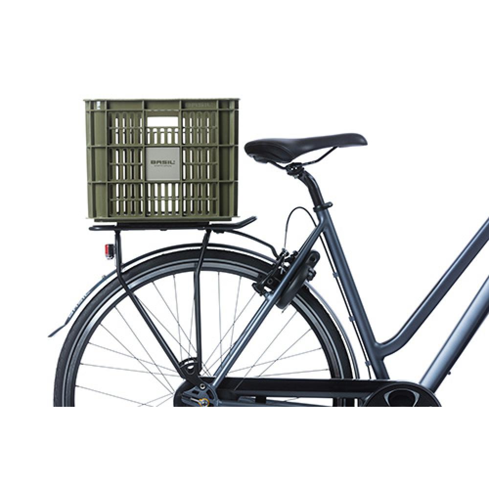 Basil Crate L Fahrradkiste 40L moosgrün aus recyceltem Kunststoff auf Gepäckträger, MIK-kompatibel für den Alltag.
