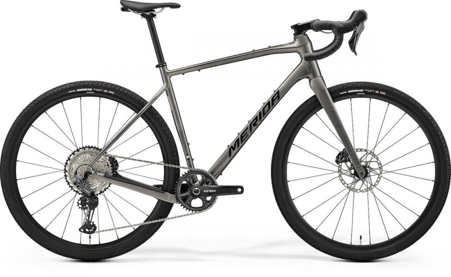 Merida Silex 700 Gravelbike S Warm Slate Grey-Black, Aluminiumrahmen Silex Lite II, Carbon-Gabel, Shimano GRX 1x12, hydraulische Scheibenbremsen, Maxxis Rambler 700x45 mm, ca 10,6 kg