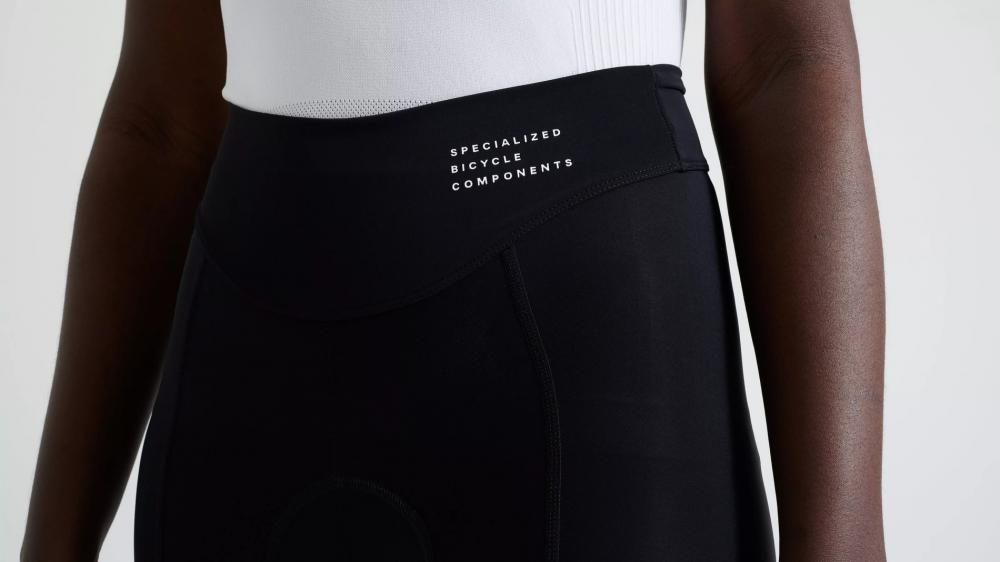 FOUNDATION Damen Sport-Short Schwarz - Premium Trainingsshort für Fitness & Yoga - Shorts