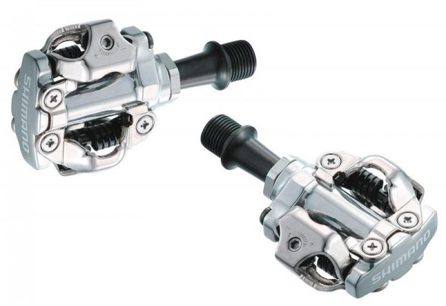 Zwei silberne SHIMANO PD-M540 Klickpedale mit offener Konstruktion für Mountainbike und Geländeeinsatz.