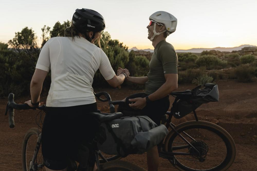 ERGOWAVE SQlab 614 ERGOWAVE® active 2.1 Sattel 13 cm - ergonomisch für Gravelbikes Kevlarbezug Tube Streben schwarz perfekte Druckentlastung und Komfort - Fahrradsattel