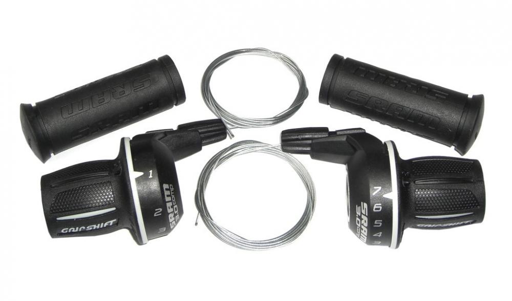 SRAM Drehgriffschalter-Set 3.0 Comp 7-f. mit Griffen und Zügen auf weißem Hintergrund.