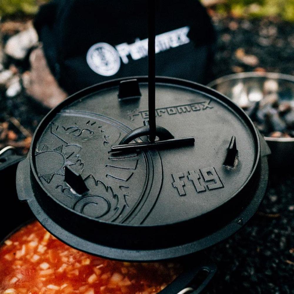 Petromax Deckelheber für Feuertopf, 34 cm, Stahl, schwarz, sicheres Anheben heißer Dutch Oven Deckel, ergonomischer Griff, auch als Schürhaken nutzbar