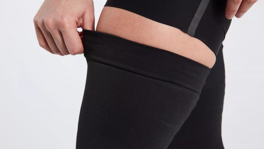 SEAMLESS KNEE WARMER BLK M/L - Nahtlose Knie-Wärmer in Schwarz - Bekleidung