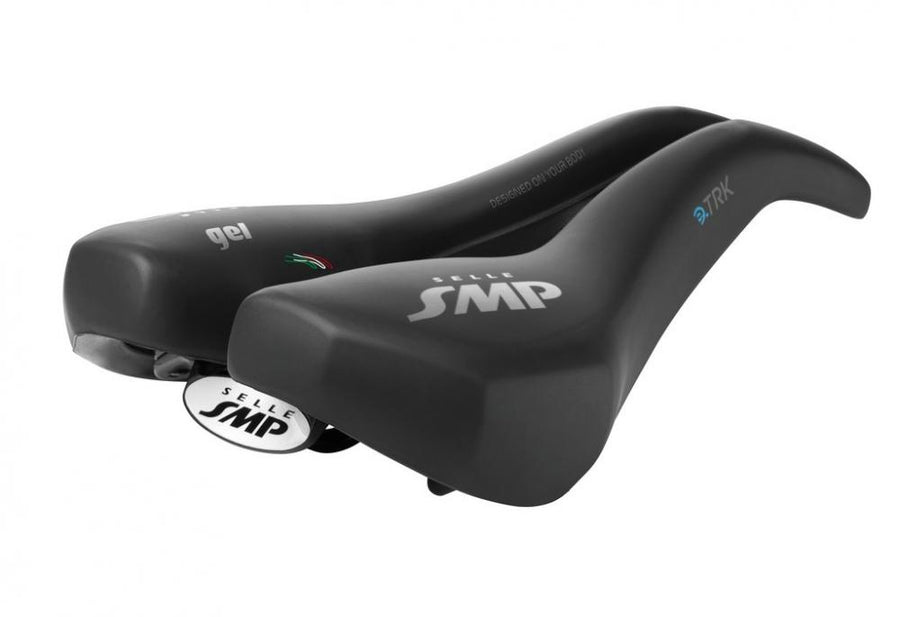 Schwarzer Selle SMP E-TRK Gel Unisex Fahrradsattel mit Gel-Polsterung und ergonomischem Design.