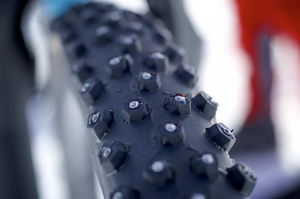 Schwalbe Drahtreifen ICE SPIKER PRO Performance 28x2,6 Zoll (65-622) Schwarz - maximaler Grip auf Eis und Schnee