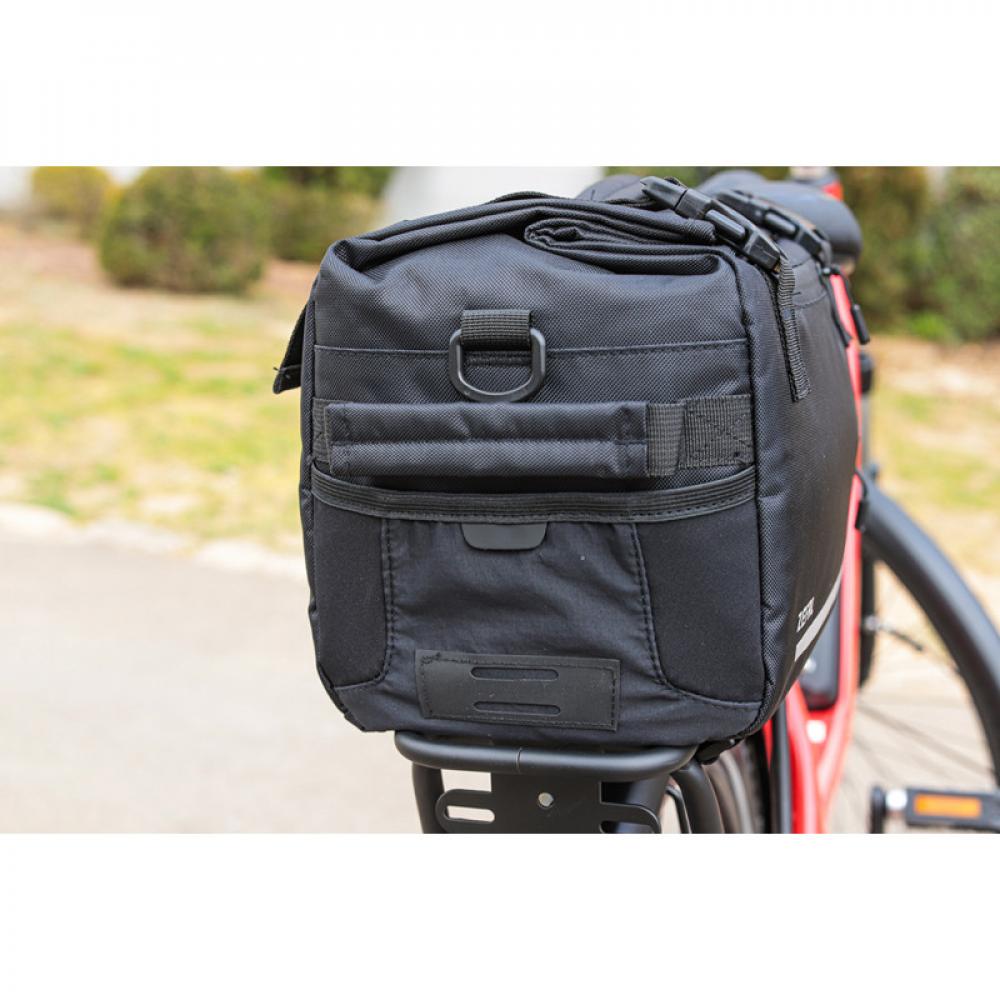Zefal Z Travel 60 Fahrradtasche schwarz (20L) mit Tragegriff & Reflektoren am Gepäckträger montiert.