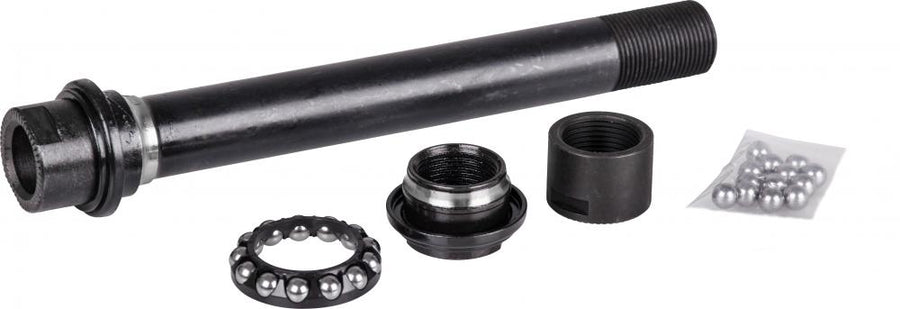 SHIMANO Hohlachse FH-M7010-B SLX 12mm MTB Hinterrad-Achse mit Lagern und Kleinteilen auf Weiß.