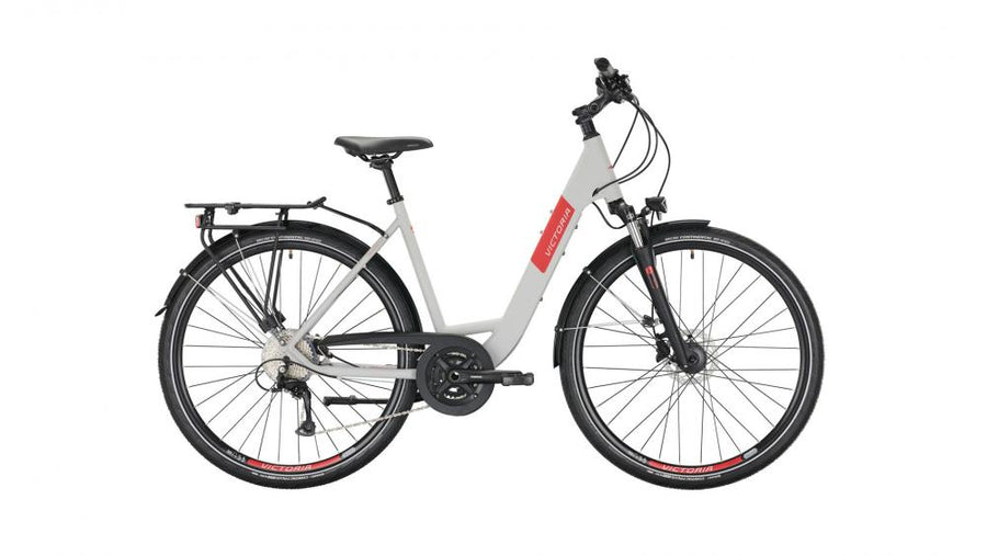VICTORIA Trekkingrad "Trekking 4.7" Mod. 22, Wave, 28", supersonic silver matt / black, 2x9-Gang SHIMANO "Acera", 56cmnnMit der komplett neuen 2x9 SHIMANO Schaltgruppe wird der Trekking-Bestseller nochmals deutlich aufgewertet und modernisiert. Geblieben