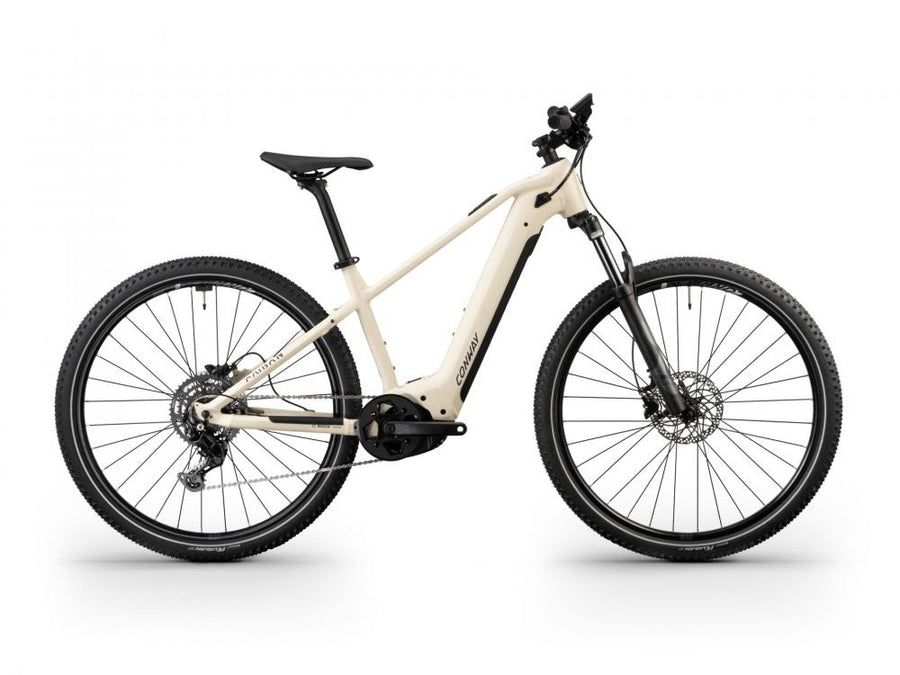 CONWAY Elektro-MTB Hardtail "Cairon S 1.0" (#1), Diamant, 29", ivory matt / black matt, 9-Gang SHIMANO "Cues", 49 cm / LnnDas Elektro-MTB Hardtail besteht aus einem Aluminiumrahmen. Die Federgabel bietet einen Gabelfederweg von 120 mm. Der Antrieb erfolgt